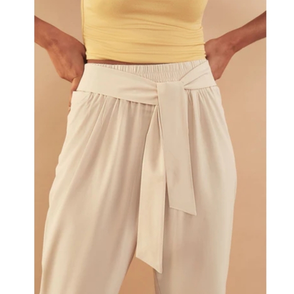ADAY Cream Ankle Pants - Picture 2 of 11